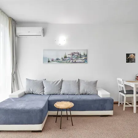 Cozy With Separated Sleeping Area Close To Sarafovo By Flat Mаnager شقة *